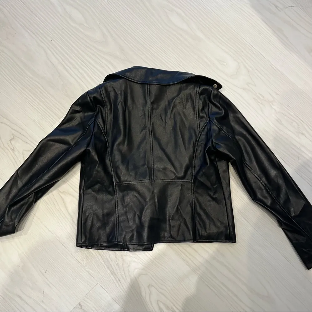cropped black leather motorcycle jacket - Image 6