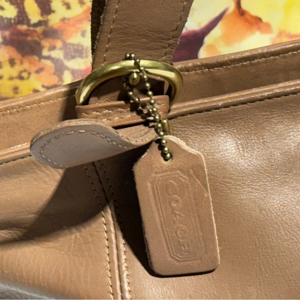 Vintage Coach Bag Brown Leather Putty Taupe Hobo Bucket Purse Grain Leather Read Tan - Image 10