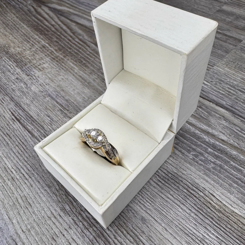 10k Yellow Gold 0.5 or 1/2 CTW Diamond 3 Stones Plus Ring Size 7 Silver - Image 4