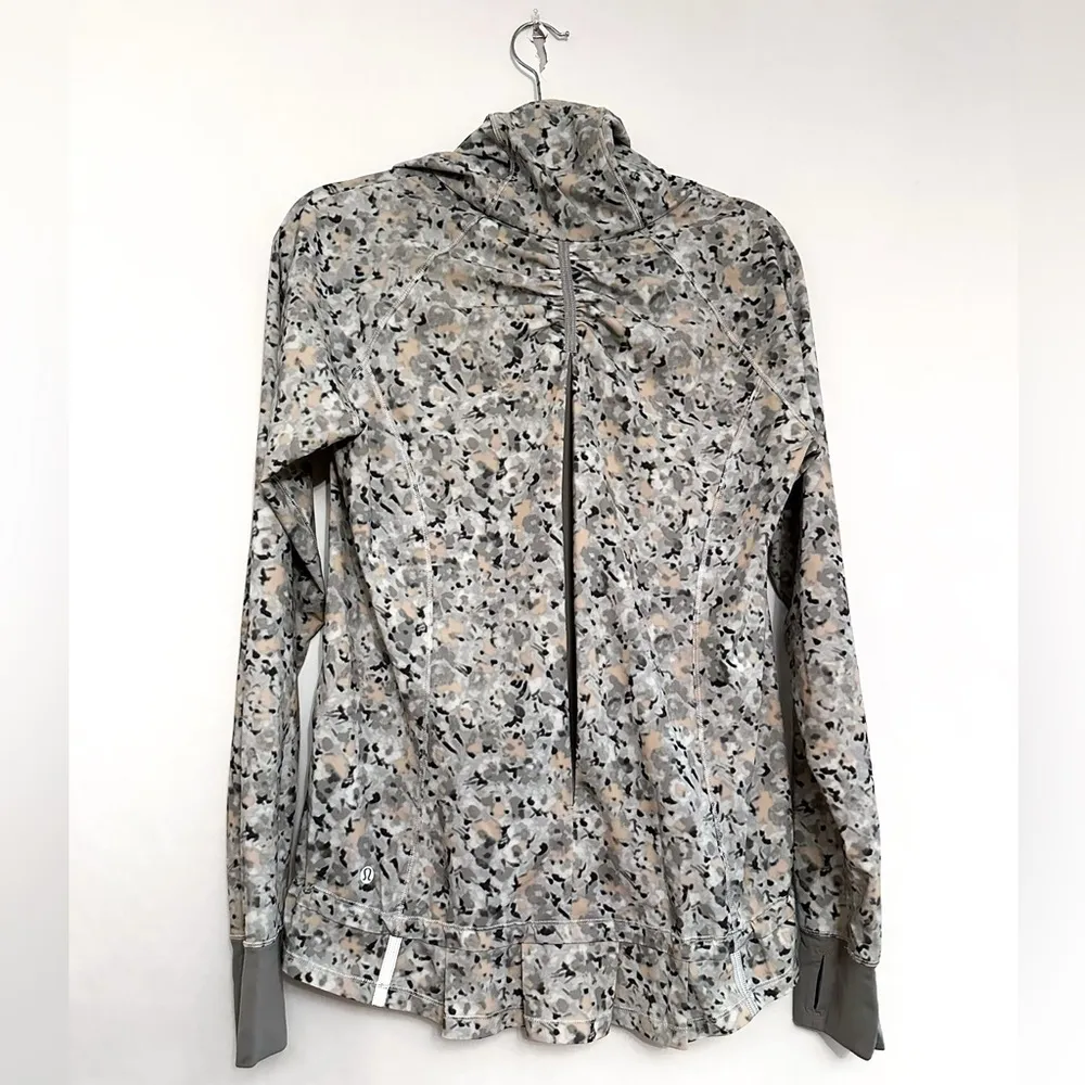 Lightened Up Pullover Not So Petite Fleur Silver Spoon/Ambient Grey 6 - Image 7