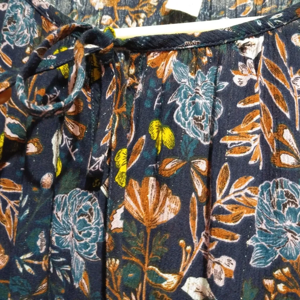 Caslon floral with insert metalic lines tops :Box I: - Image 5