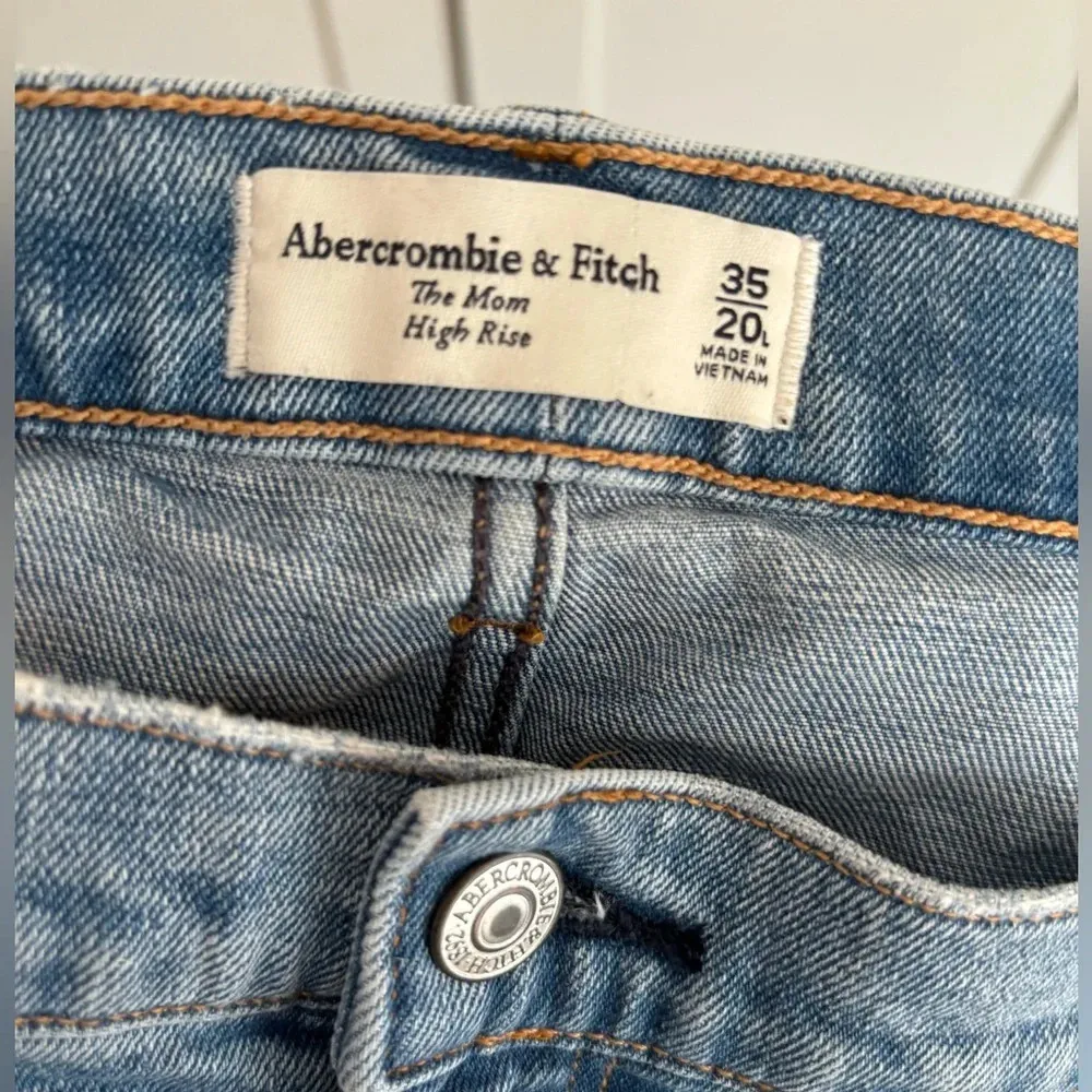 Abercrombie & Fitch Women's High Rise The Mom Jeans Size 20 long - Image 2