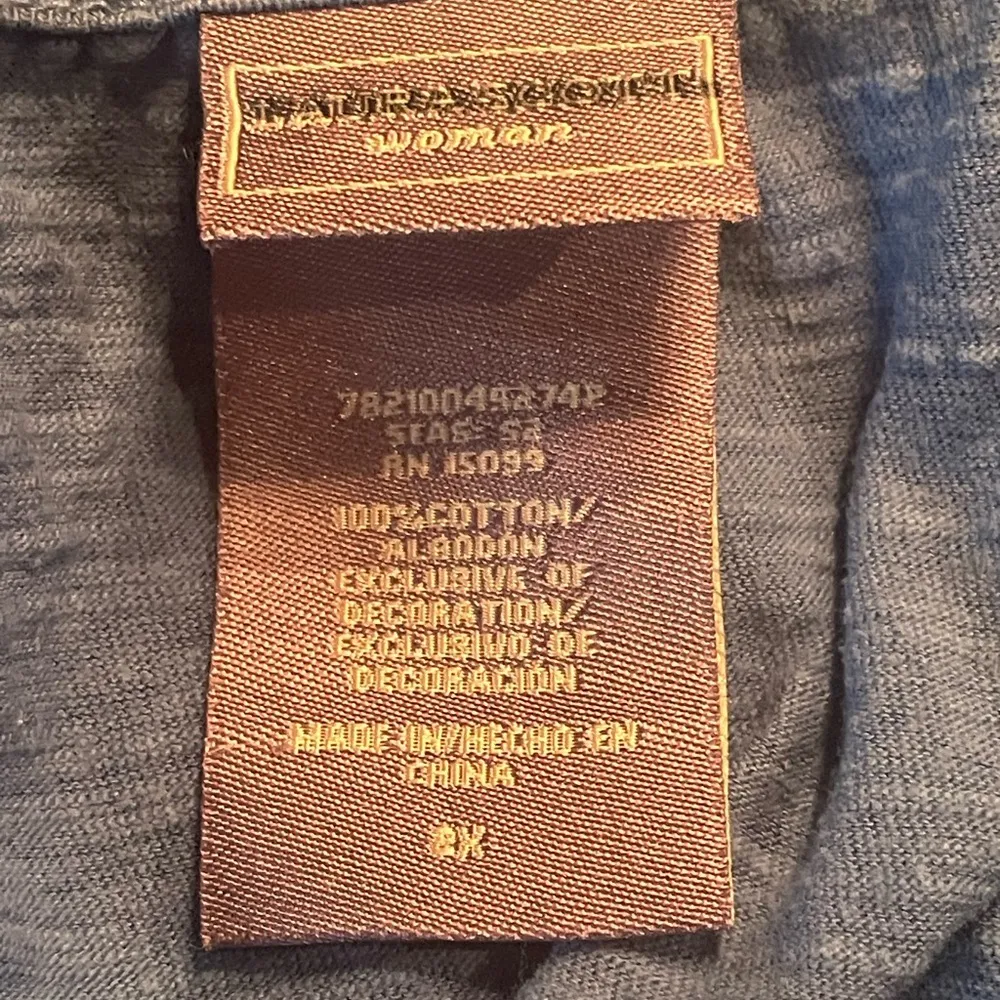 Blue Women's Top short sleeve embroidered v-neck line size 2x - Image 4