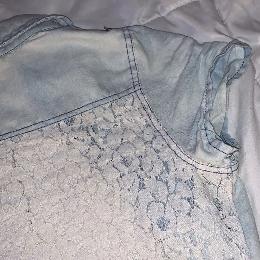 Short-Sleeve Button Up Top w/ White Lace Back - Image 11