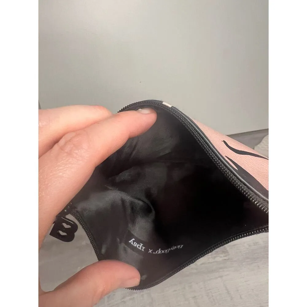 Betty boop Ipsy zip up makeup bag/change purse black and pink travel bag - Image 5