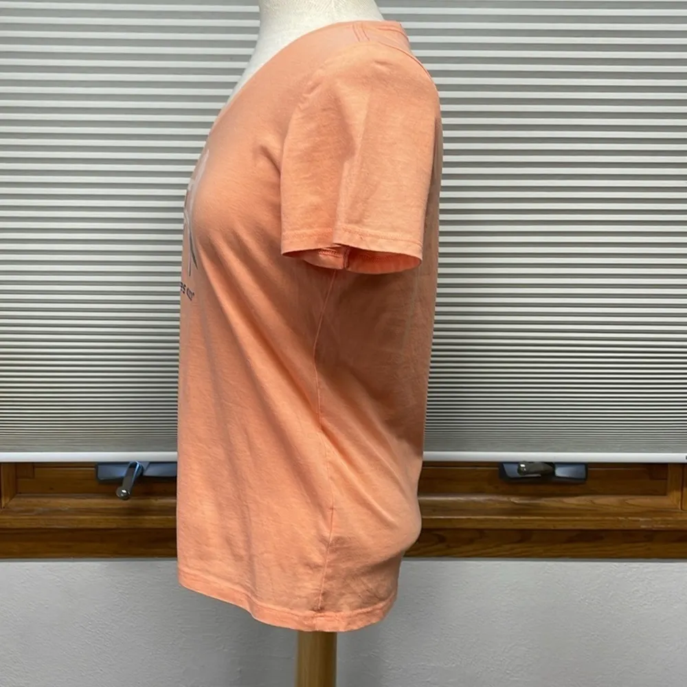 Life Is Good Peach Adirondack Chair Classic Fit V-Neck T-Shirt Size Small - Image 6