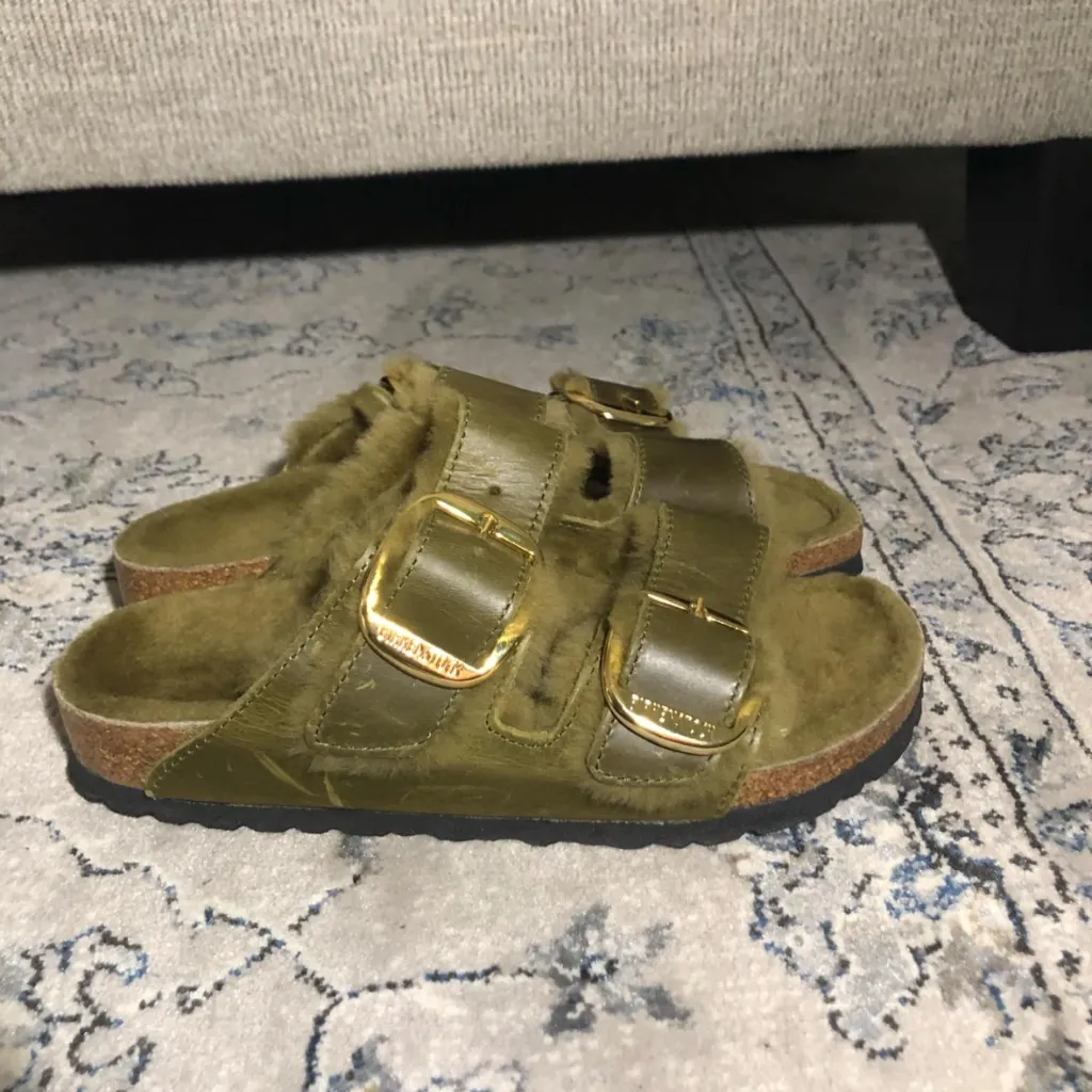 Birkenstock Arizona Big buckle Shearling sandal slide fur olive green - Image 4