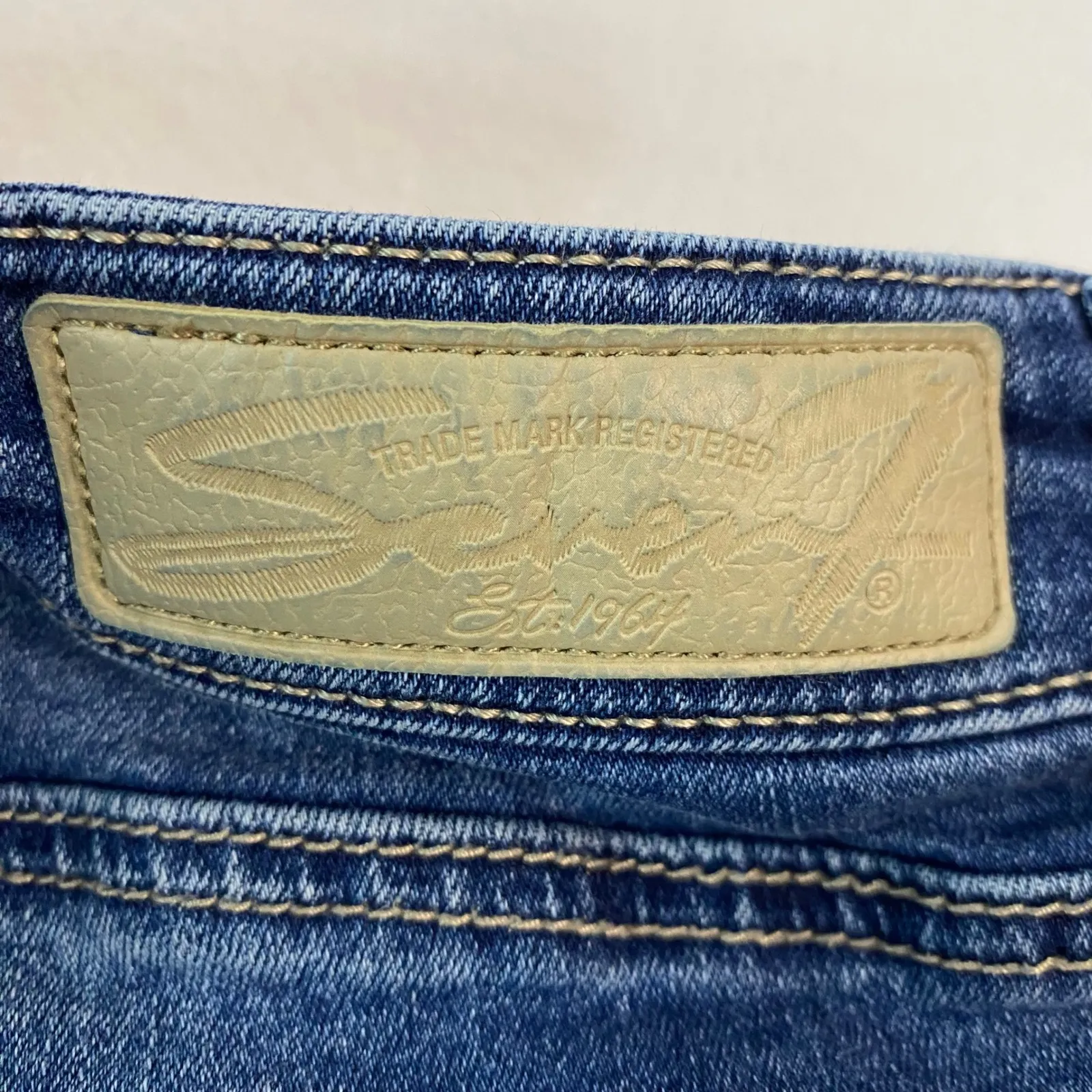 Seven7 Distressed Jeans Womens Slim Straight Leg Medium Wash Denim Size 10 EUC - Image 8