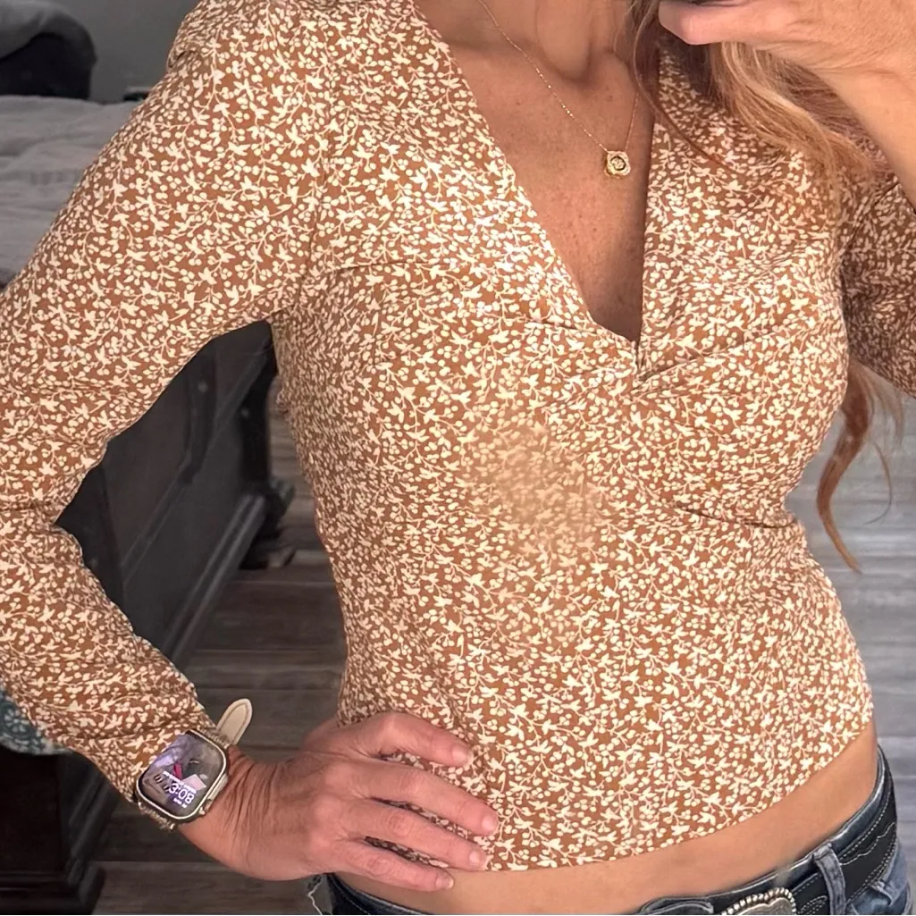 Abercrombie and Fitch Long Sleeve Twist Front Blouse in Light‎ Brown Size Small - Image 11