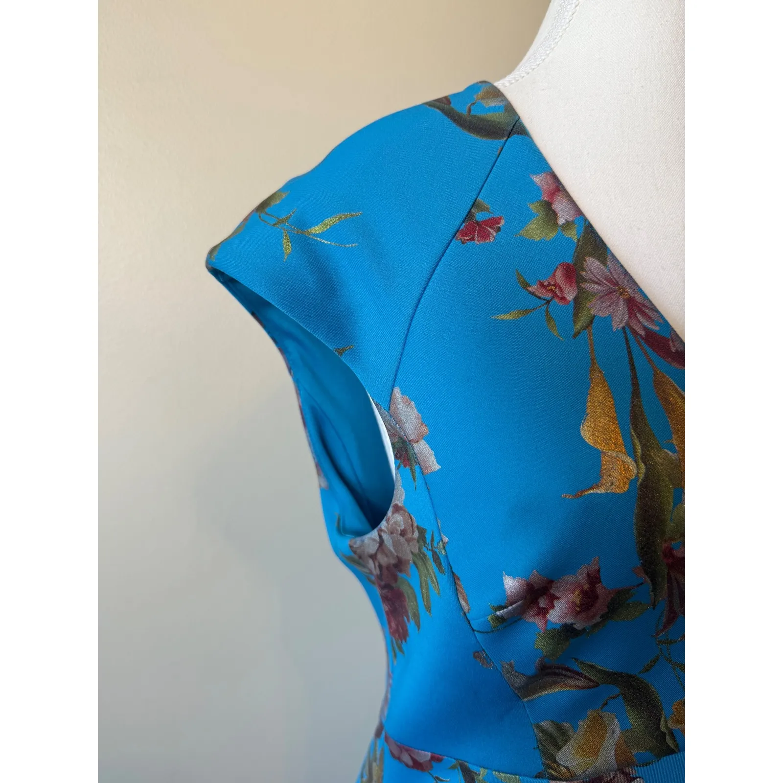 Betsey Johnson Floral Print Dress V Neck Cap Sleeve Party Cocktail Blue Size 8‎ - Image 5
