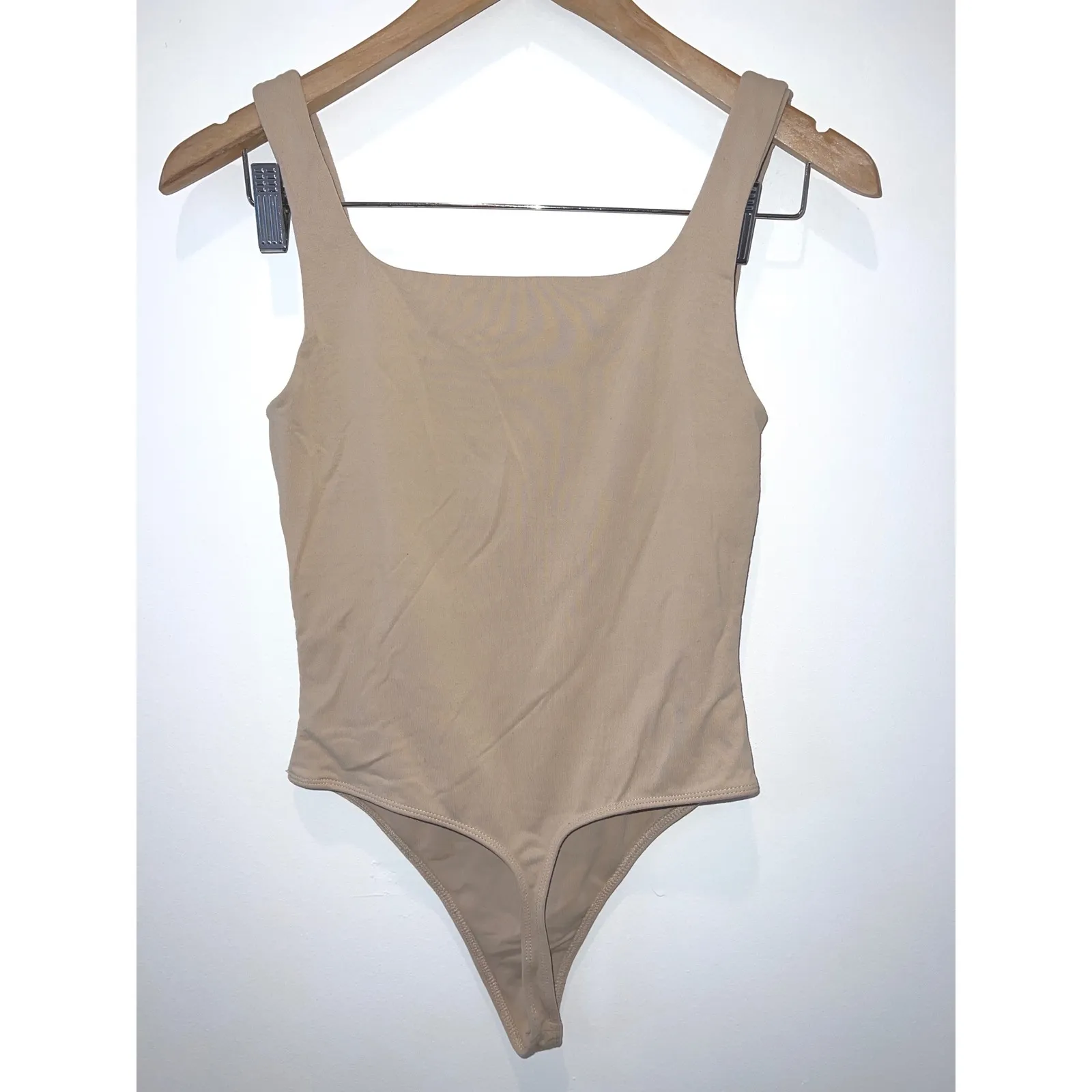Babaton Aritzia  Square‎ Neck Body Sult Tan Medium EUC - Image 3