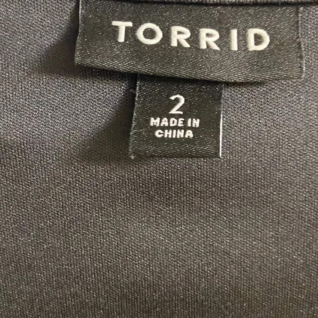 Torrid button up semi cropped blouse black tie front 2X - Image 7