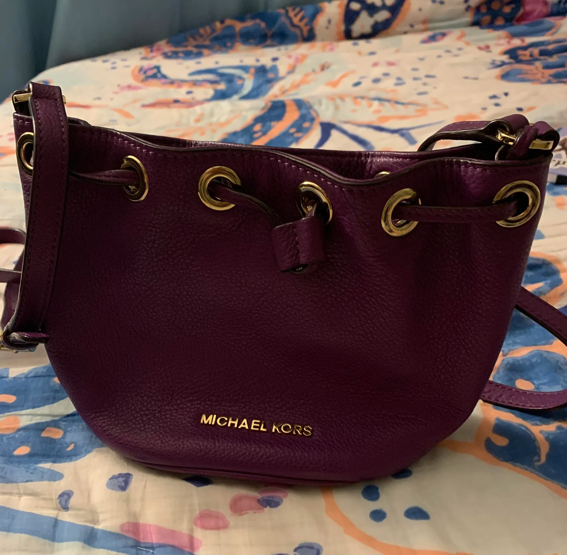 Michael Kors Jules Drawstring Crossbody Bag - Image 3