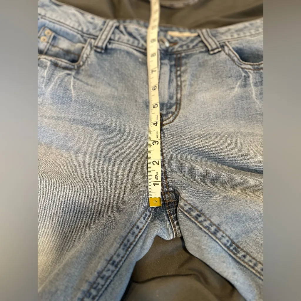 DKNY JEANS Sz:10  High Rise Straight Leg Light Wash Rear Zipper Pocket Jeans. - Image 5