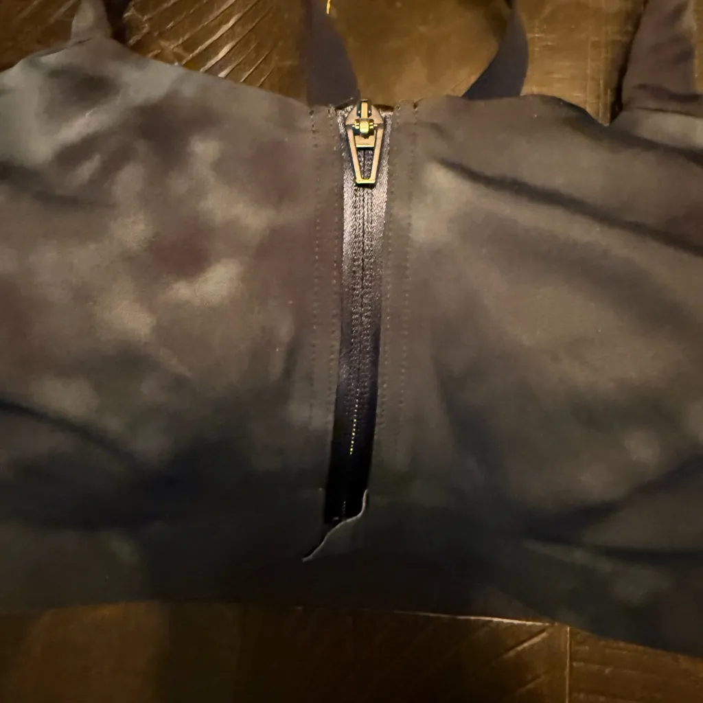 Victoria's Secret Knockout Navy and Grey / Light Blue Front Close Zip Sports Bra - Image 2