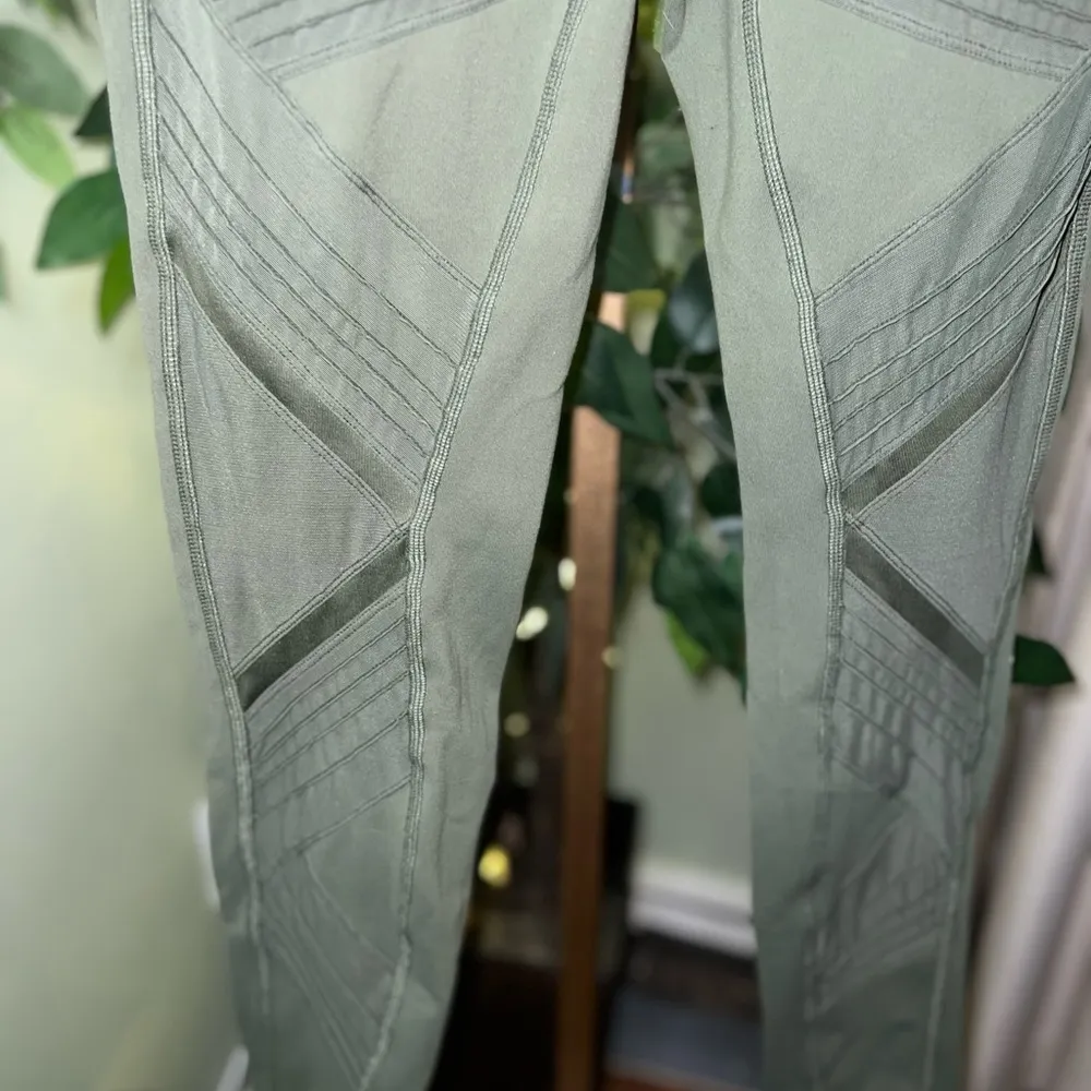 ALO Ultimate High Waisted Leggings with Mesh Accents NO Size- Waist 13” - Image 5