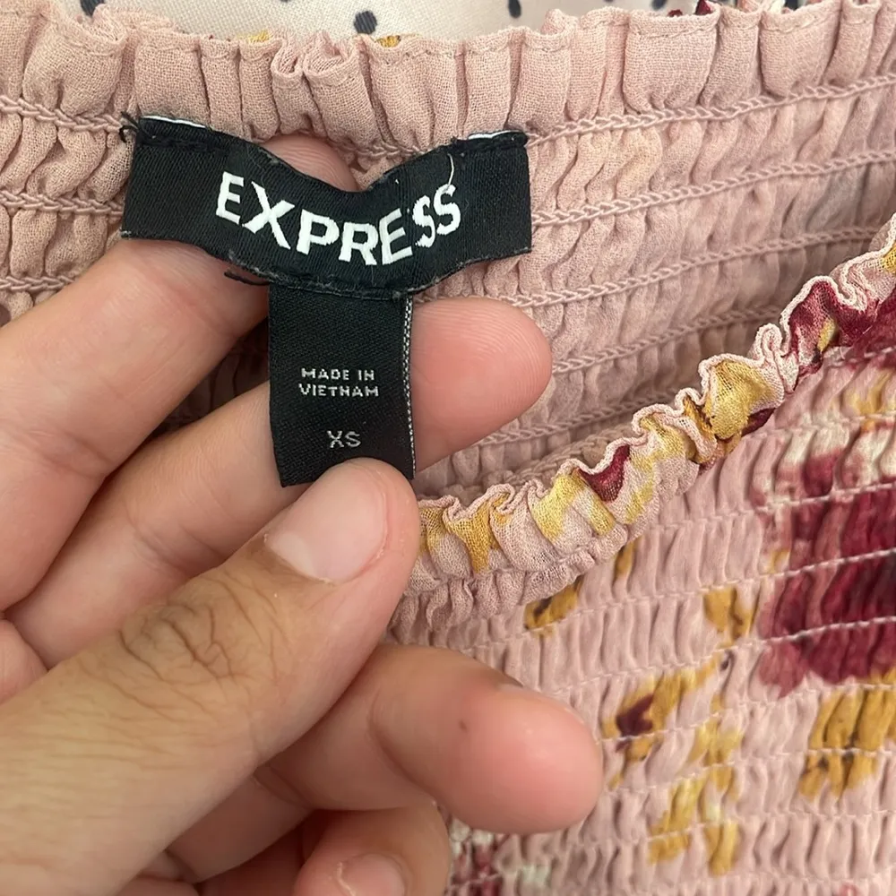 Express pink flower crop top with sheer sleeves size XS - Image 4