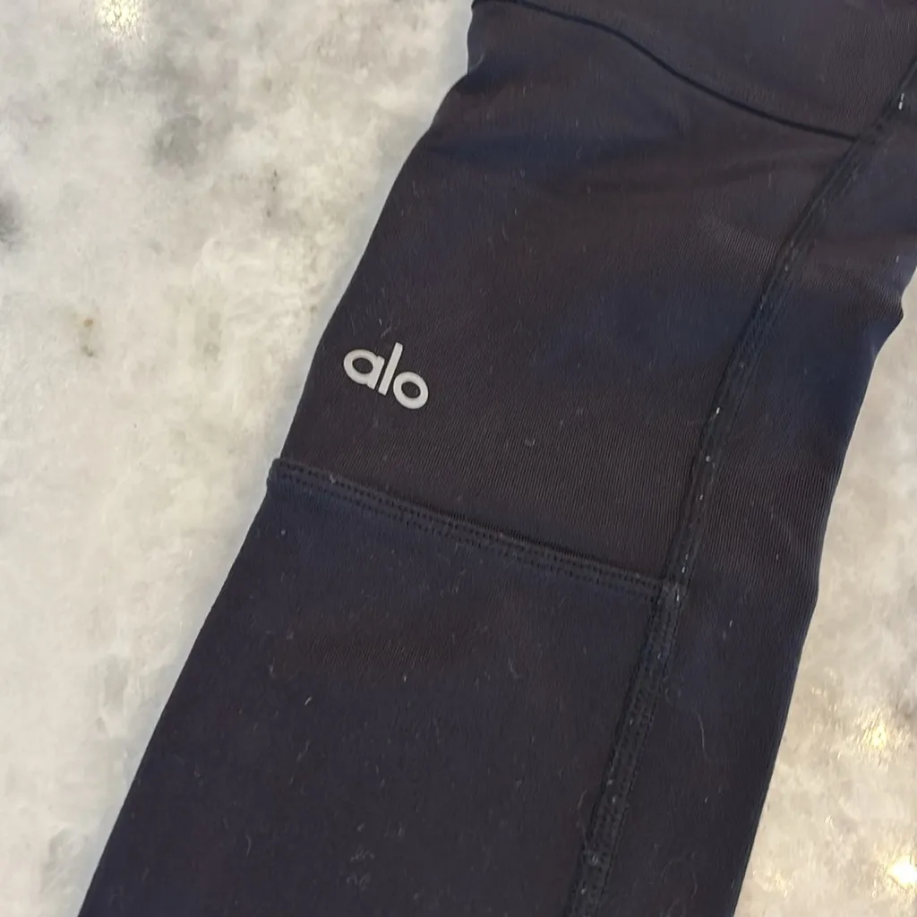 Alo Yoga Cargo Leggings - Image 4