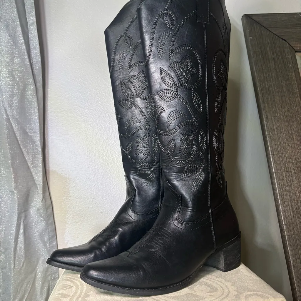 Elegant Black Embroidered Knee High, Heeled Boots Size 8 - Image 5