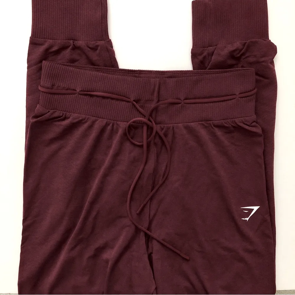 Gymshark Vital Seamless 2.0 Joggers & Strap Feature Sports Bra Set - Image 5