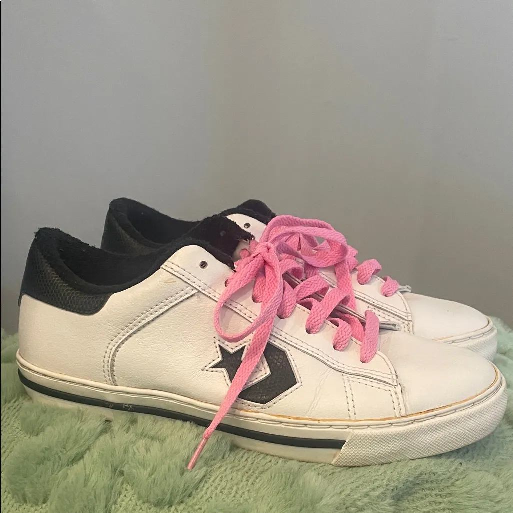 White converse Sneakers with Pink Laces size 6 - Image 2