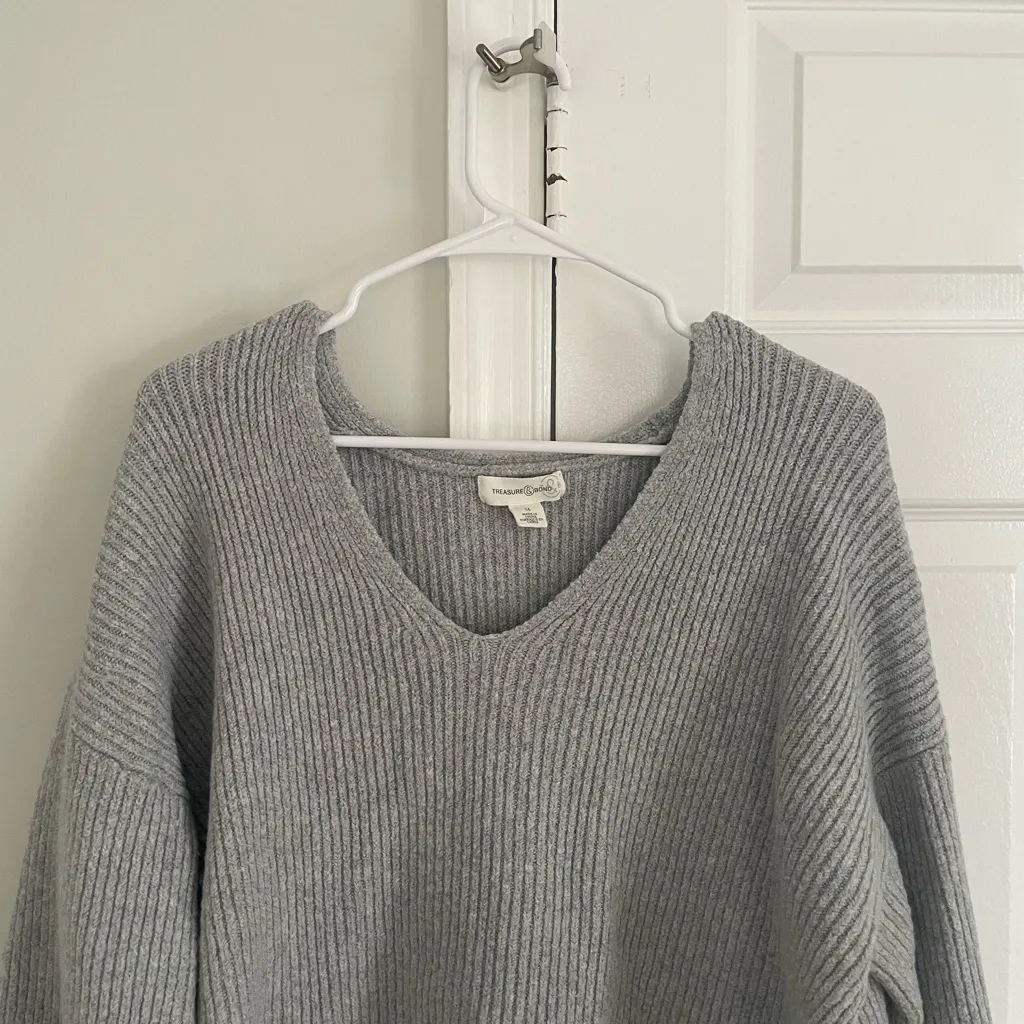 Treasure & Bond V-Neck Ribbed Stitch Sweater, Size Medium Gray Cozy Wide Sleeve - Image 3