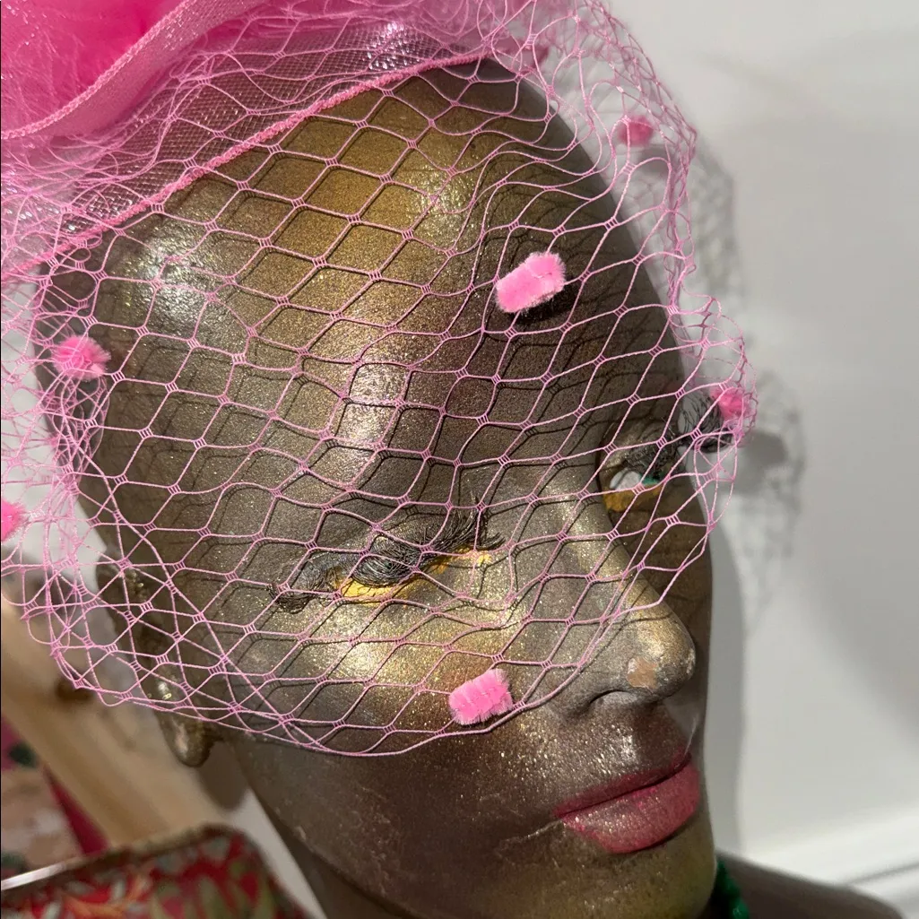 Elegant Pink hat Fascinator with Veil mesh feathers NEW Felizhouse derby tea - Image 4