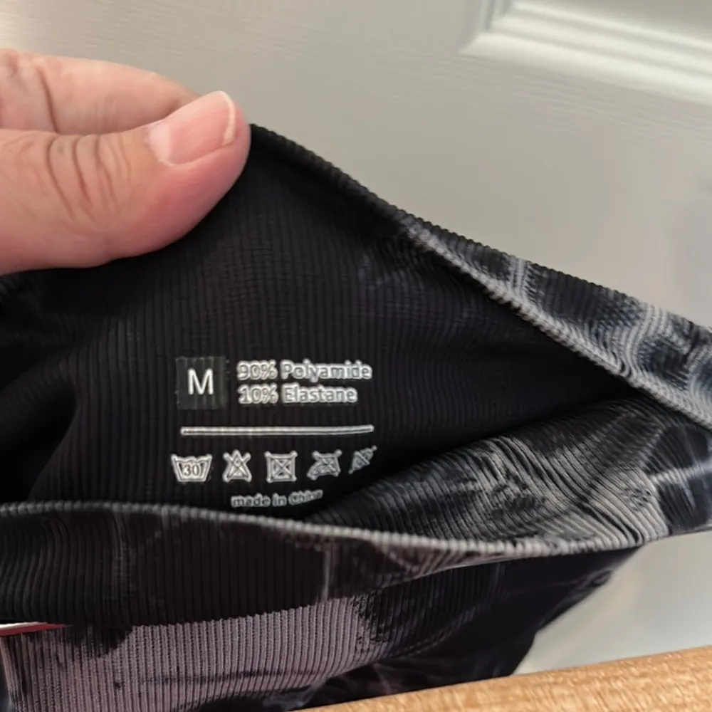 Black and White Tie - Image 3