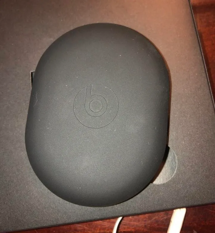 Beats by Dre Rose Gold Ear Buds - Image 4