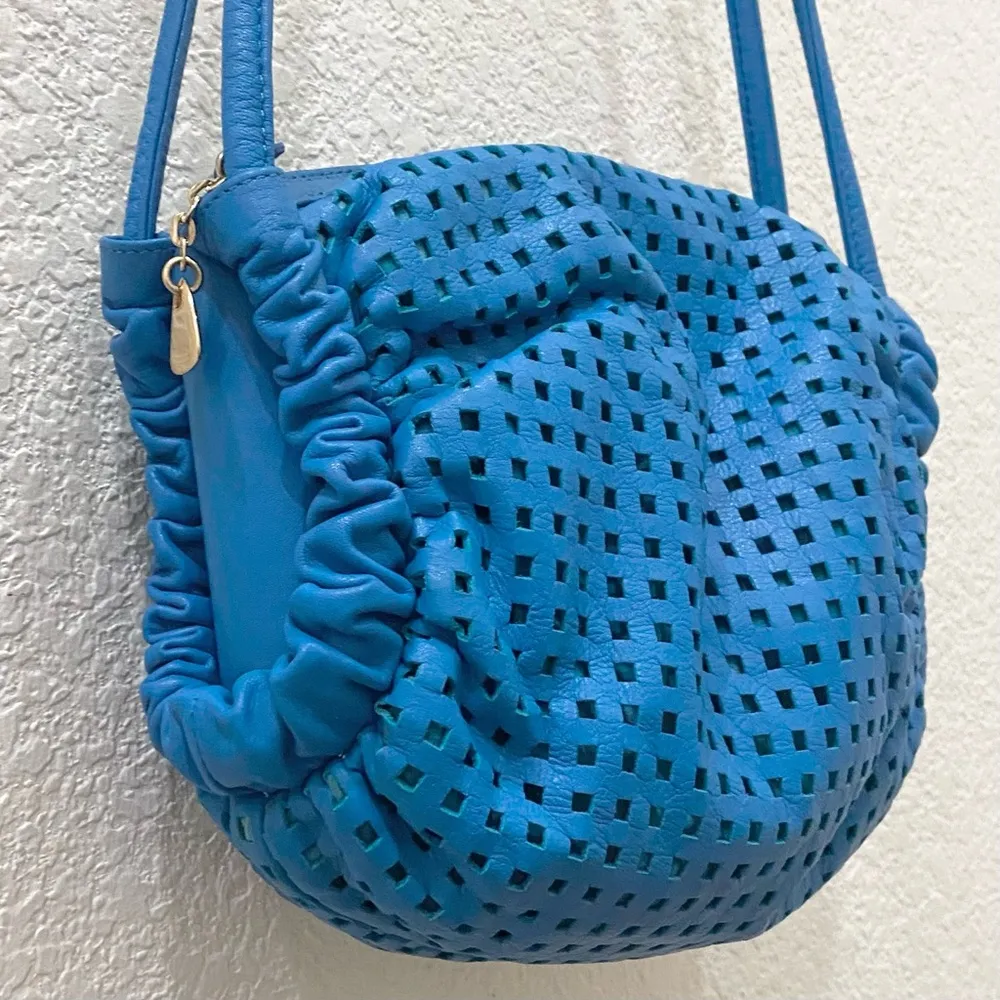 Rare Vintage BRIO! Blue Perforated Genuine Leather Barrel Shoulder Crossbody Bag - Image 7