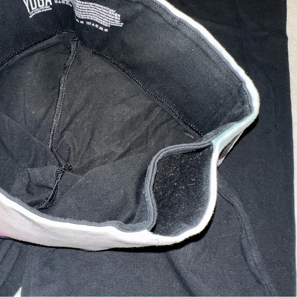 Y2K VS PINK Yoga Pants! - Image 4