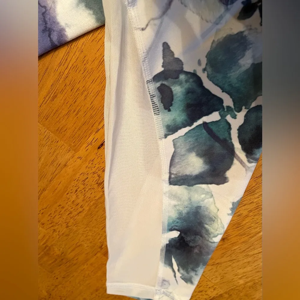 Athleta Mudra high waisted white floral leggings, size XS - Image 5