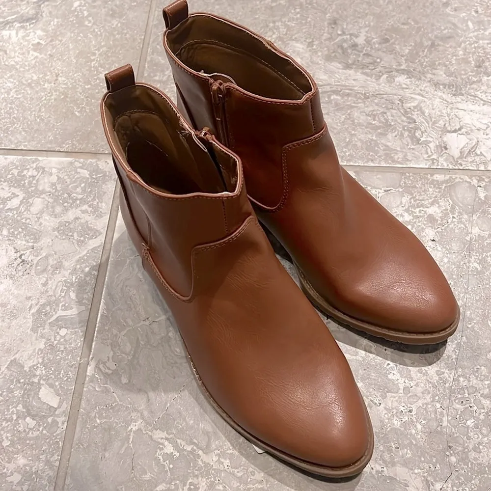 Style & Co. Memphyss Faux Leather Side Zip Ankle Boots Shoes, Cognac Size 9 NEW - Image 6