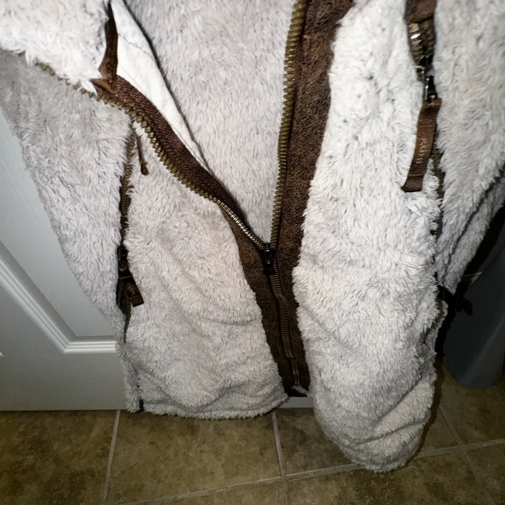 Kuhl  Furry Vest - Image 4