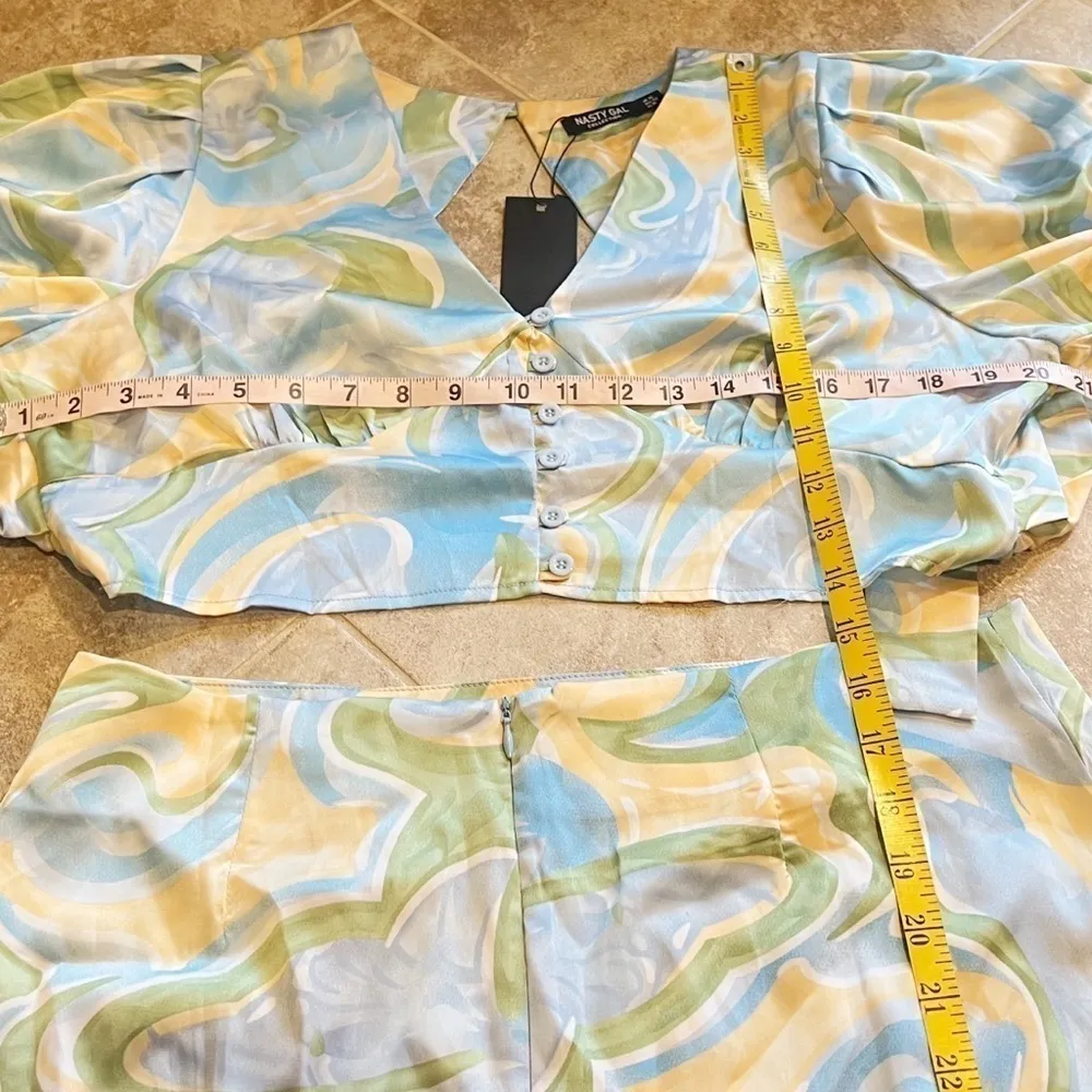 🆕 Nasty Gal 2 piece satin floral crop top & mini skirt set blue floral s… - Image 7