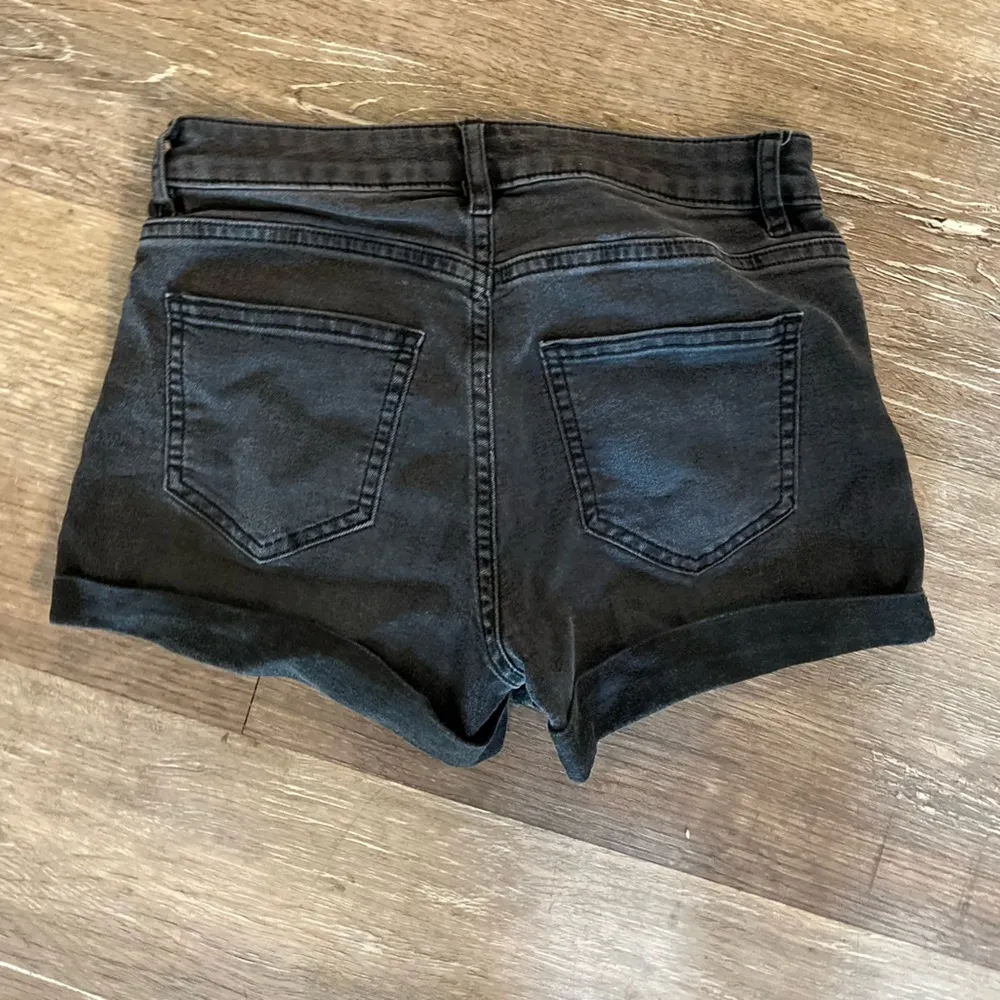 H&M Black Slightly Stretchy Denim Shorts - Image 3