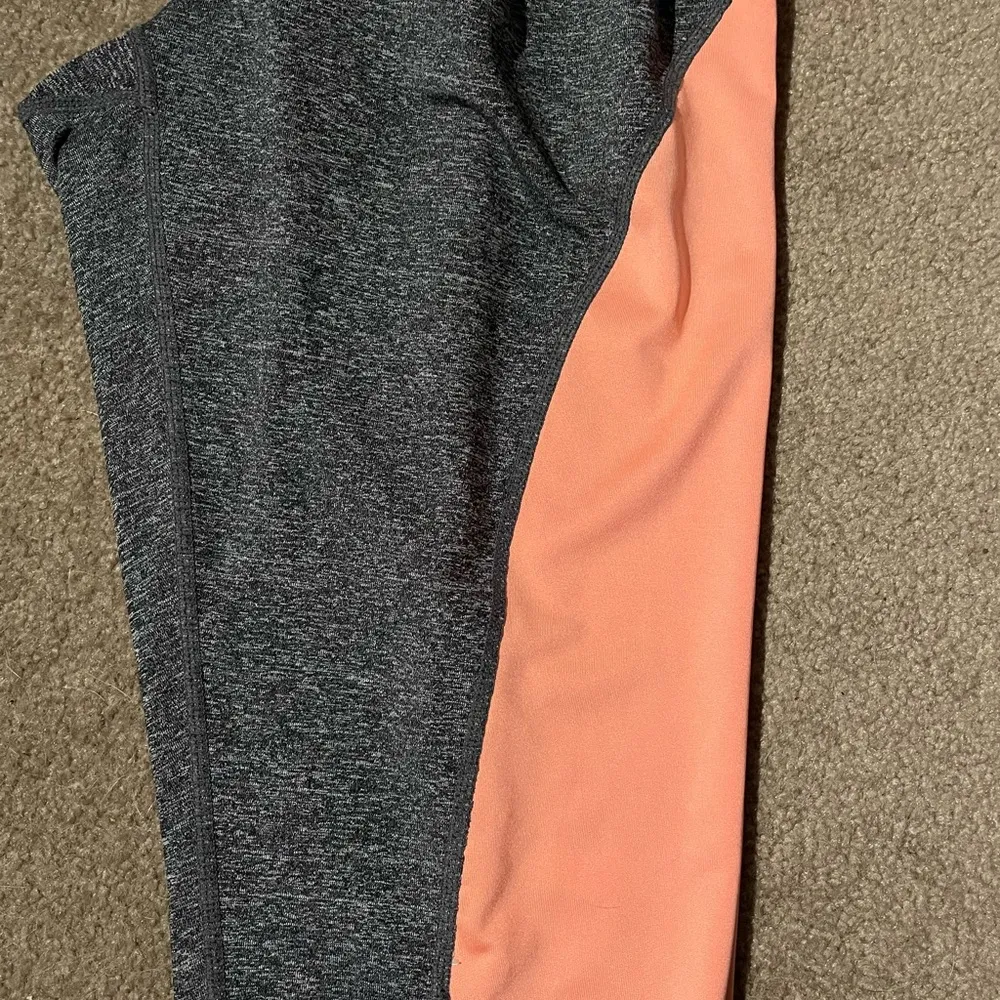 Women's Pro Player Capri Leggings/Yoga
Multicolor Gray, Peach, Blue Like New - Image 5