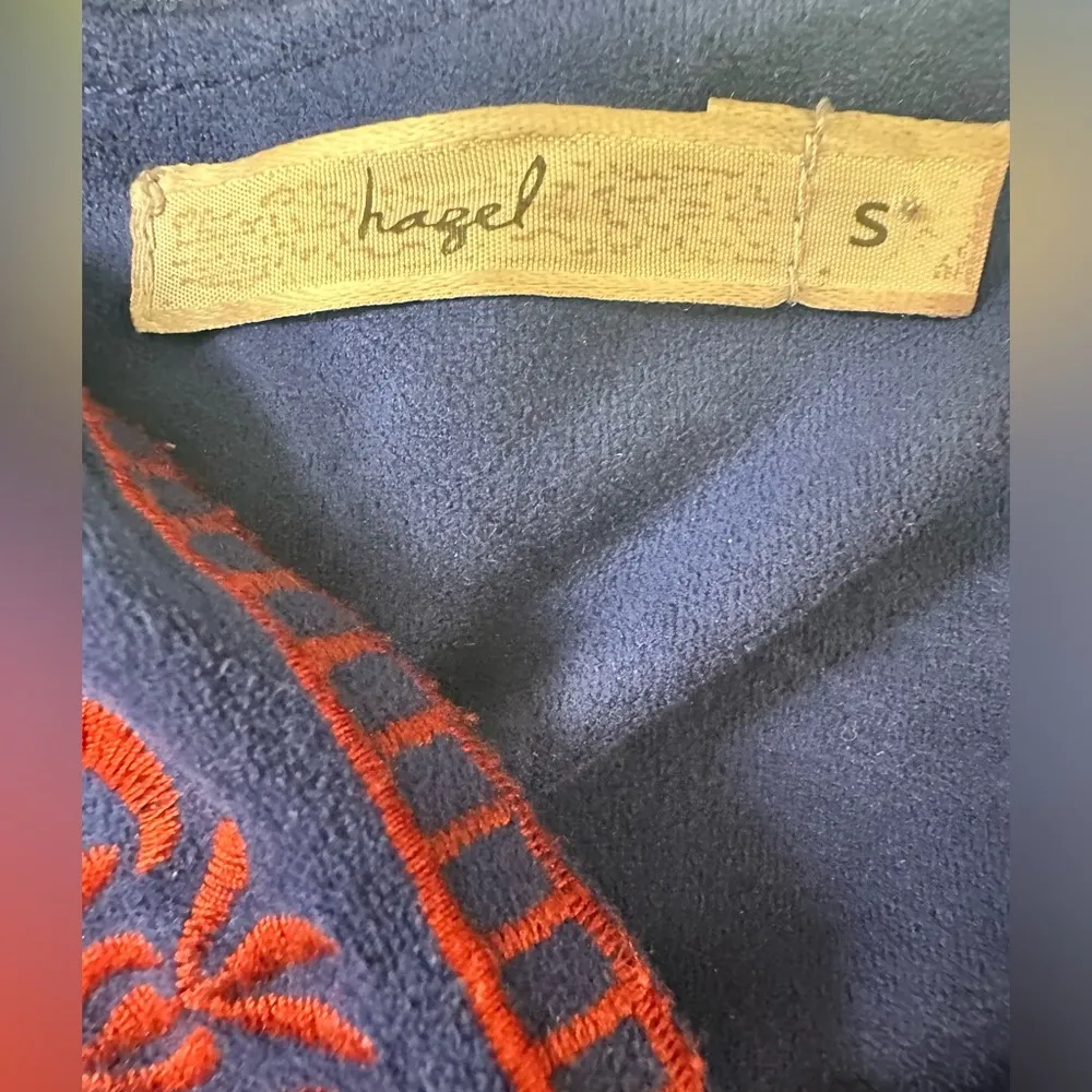 Hazel sleeveless red & blue crochet detail paisley print top - Image 4