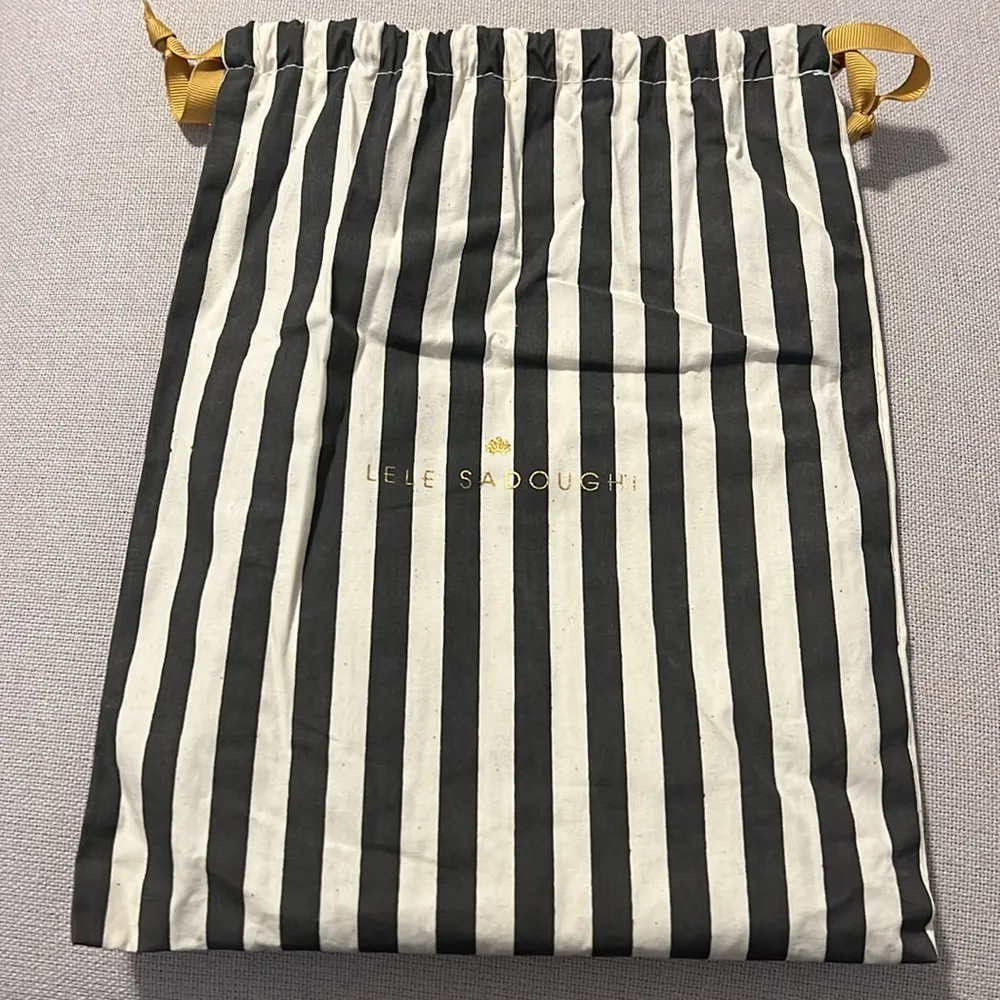 NWT Lele Sadoughi Pearl Snowflake Knit Beanie, Black New w/Tag Comes in Bag $175 - Image 5