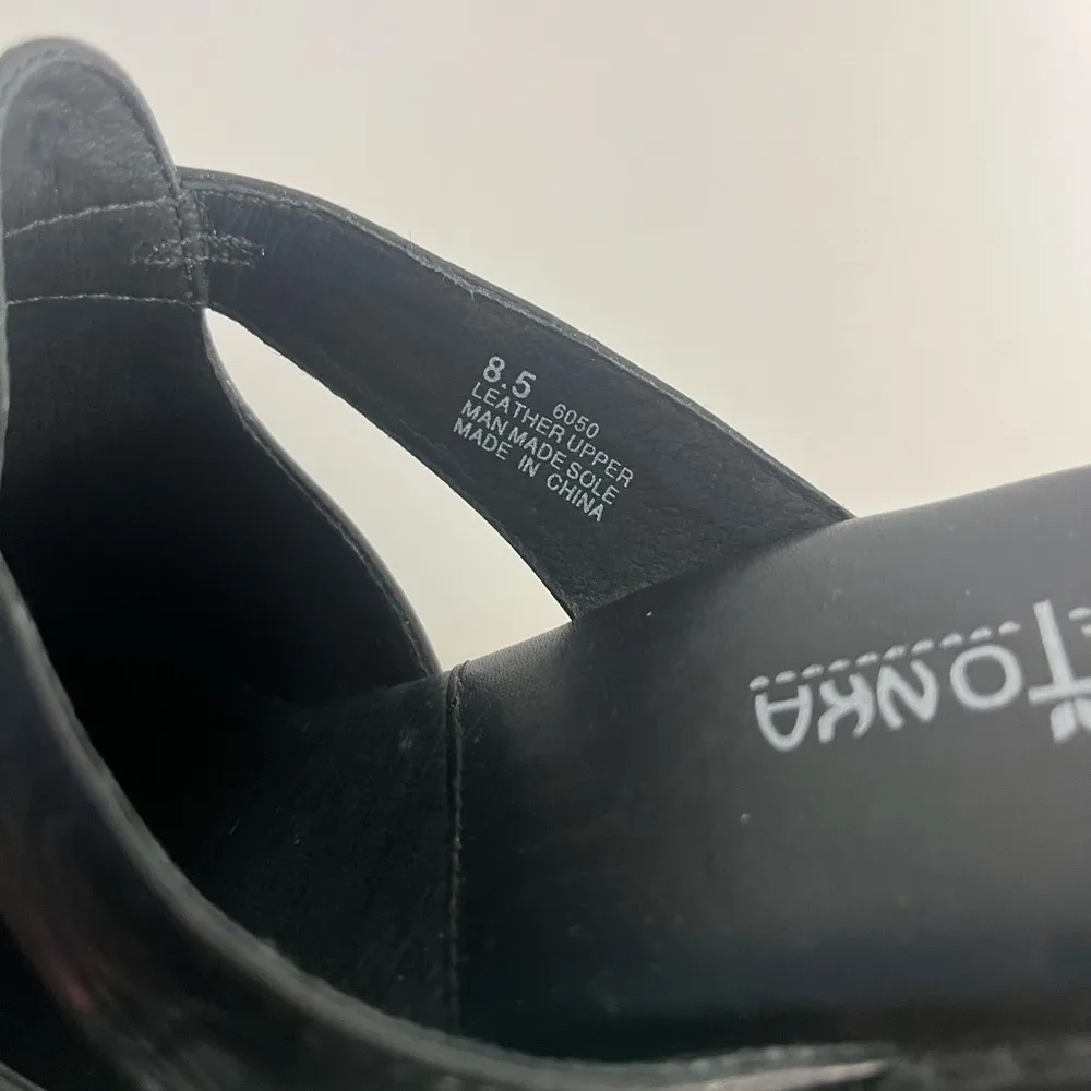 Minnetonka Women's Slip on Leather Mules size 8.5 - Image 3