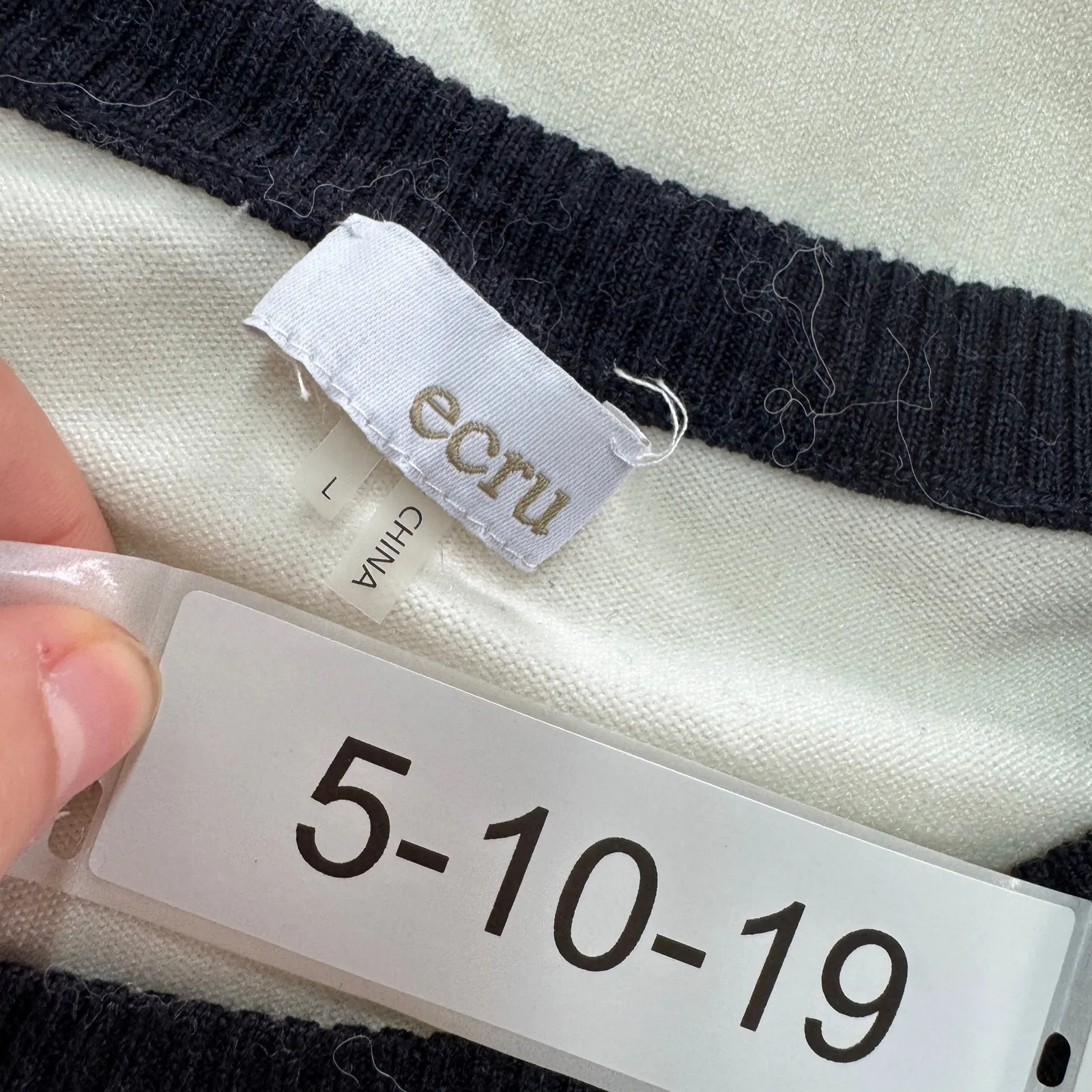 Ecru Sweater Womens Large White Colorblock Sleeve‎ Crew Neck Knit - Image 3