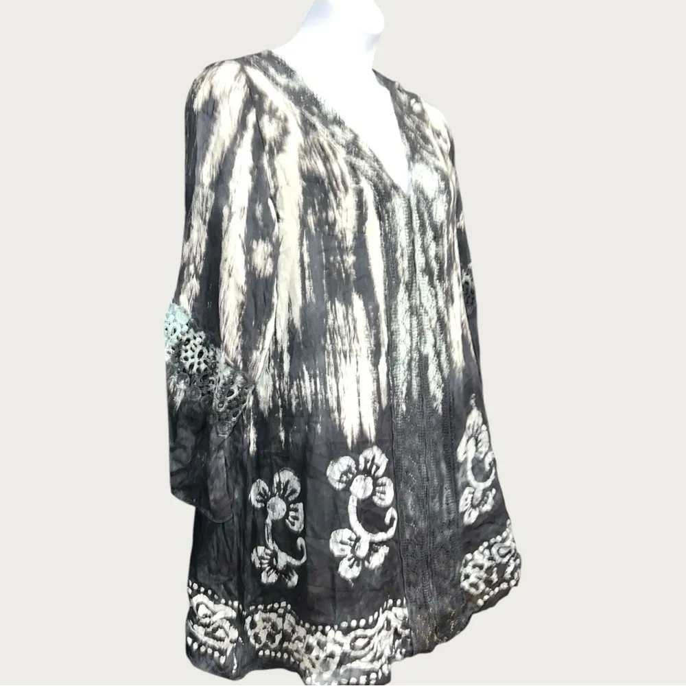 Shoreline Women's black and White Tie-Dye Top - Image 9