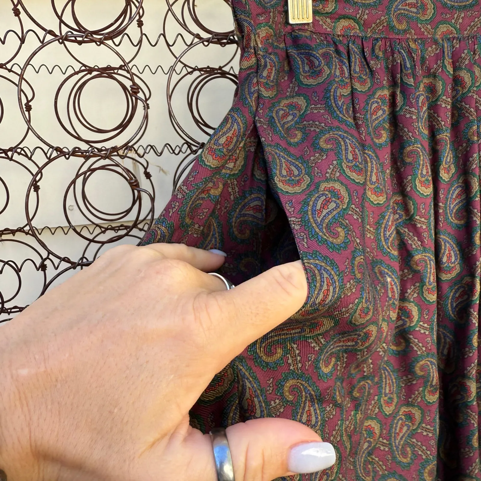 Vintage 80s Victoria Ashley pleated maroon navy paisley midi office skirt Sz 10 Red - Image 2