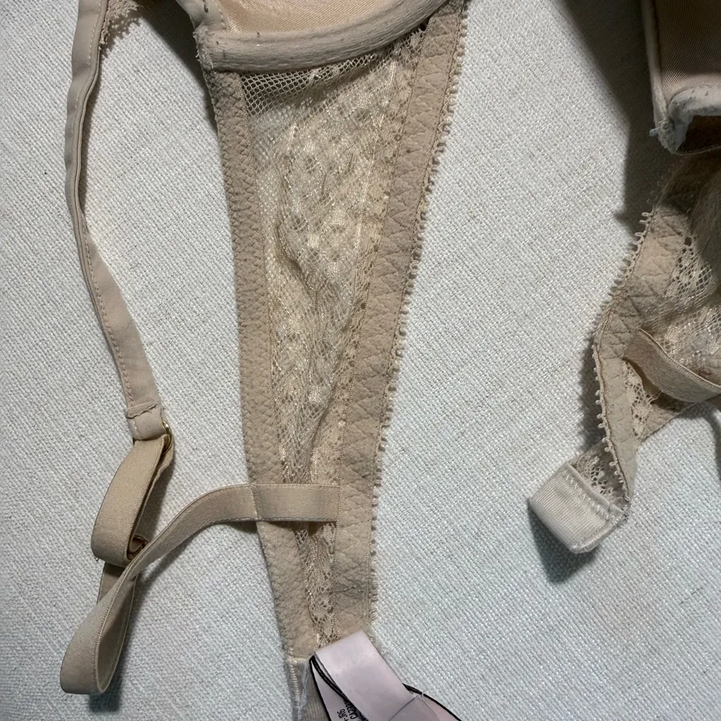 Victoria's Secret Incredible Lace Plunge Bra in Soft Cream - Image 5