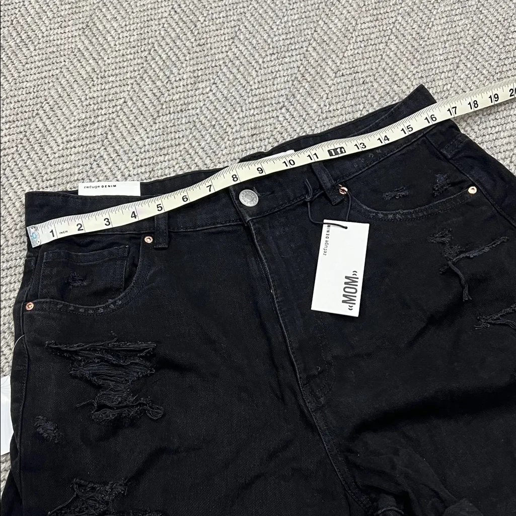 Women's Black Distressed Denim Shorts NWT Flawed Size undefined - Image 3