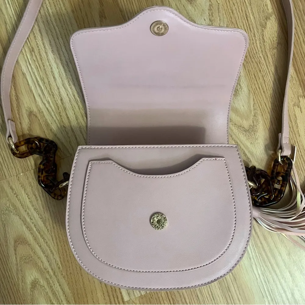 Pink flap crossbody purse w/tassel - Image 4