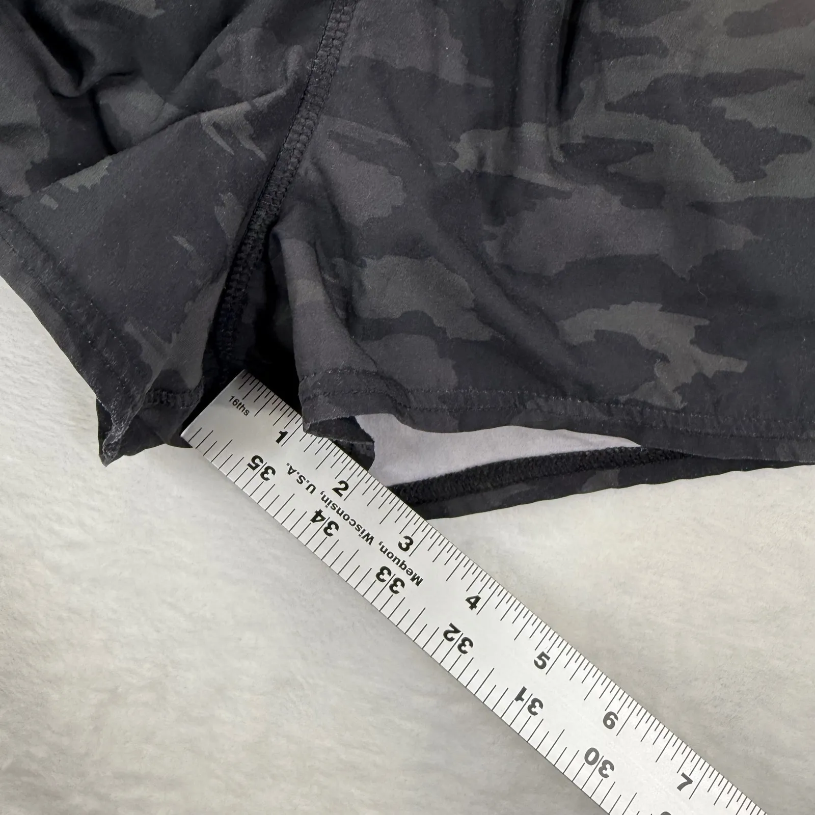 Vuori Clementine 2.0 running Black Camo Performance Athletic Shorts Size XS READ - Image 4