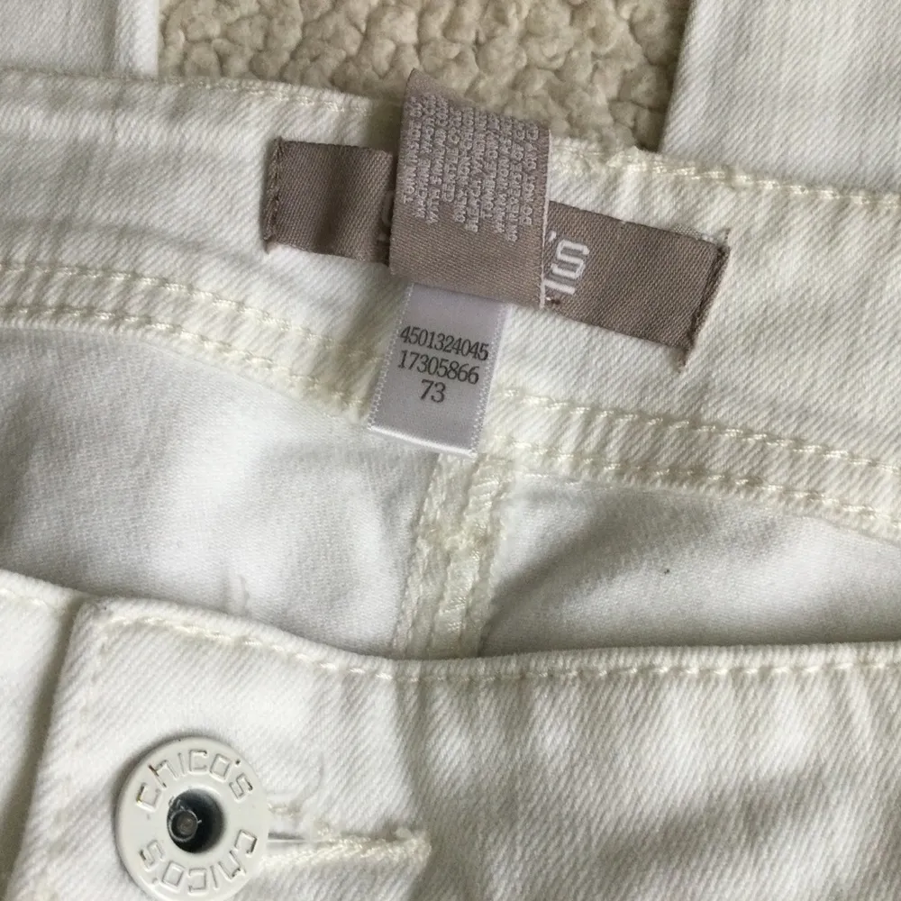 White Jeans Bedazzled Embellished Embroidered Pockets - Sz 2 Short - Image 14