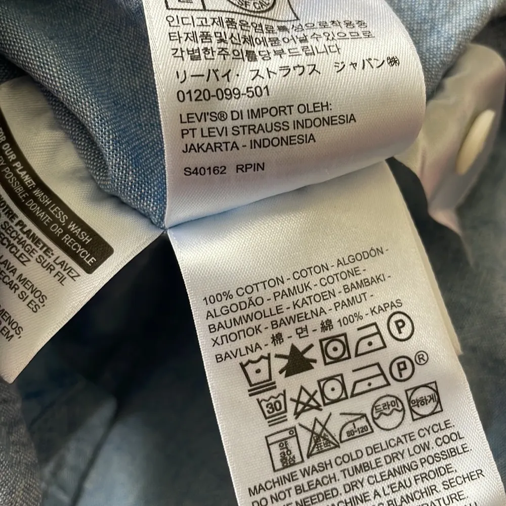 Levi’s top standard woman’s blue western button down collared shirt Sz Medium - Image 35