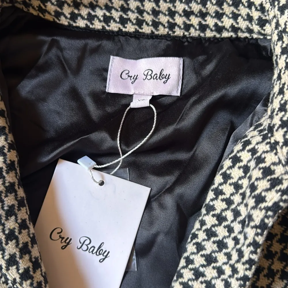 Black and White Houndstooth Cropped Jacket - Image 2